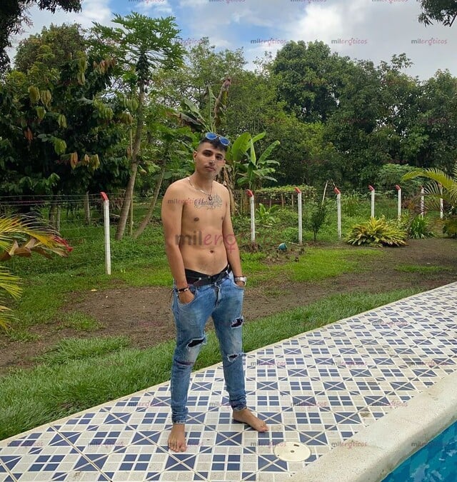 FOTOS DE EROS BOY UN RATO CHIMBA SE PASA ENTRE DOS
