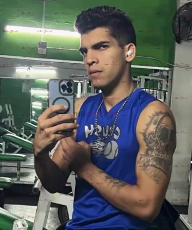 FOTOS DE JOVEN VENEZOLANO DOTADO MACHO GRANDE Y GRUESO A TUS ORDENES