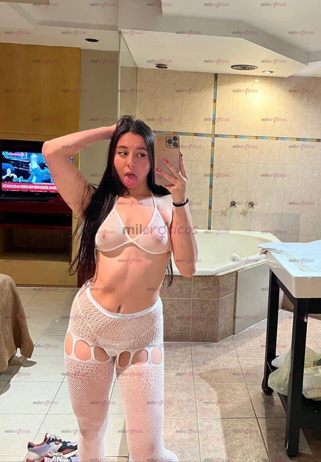 FOTOS DE ME MIRÓ AL ESPEJO Y HASTA A MI, SE ME ANTOJA COGERME