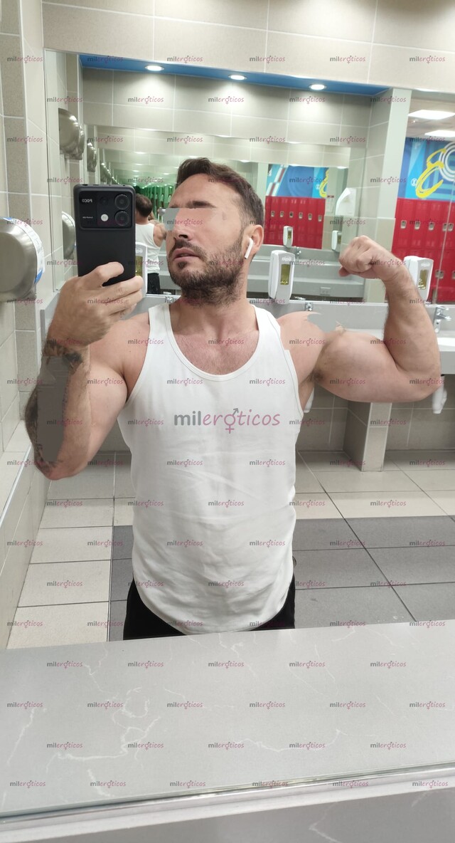 FOTOS DE CHICO EUROPEO VISITANDO LA CIUDAD. ATIENDO A PAREJAS Y CORNUDOS