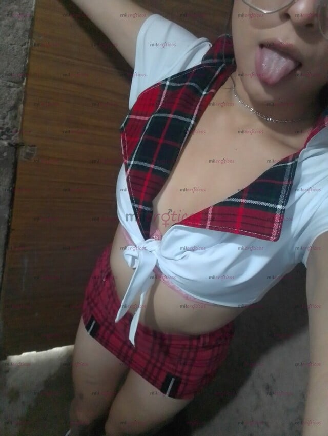 FOTOS DE EMY. JÓVEN Y HERMOSA CON UN CULITO RIQUÍSIMO JOVENCITO Y MUY HIGIENICO BEBITO TE