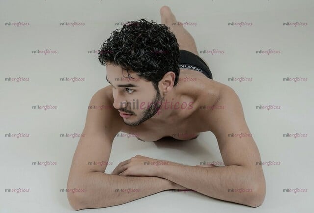FOTOS DE SOY SANTTIAGO TAFUR... TENGO 22 AÑOS Y ESTOY DISPUESTO A DISFRUTAR CONTIGO¡