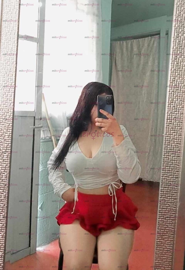 FOTOS DE SÚPER RICA VOLUPTUOSA CON UNA CHICHOTAS DE IMPRESIÓN