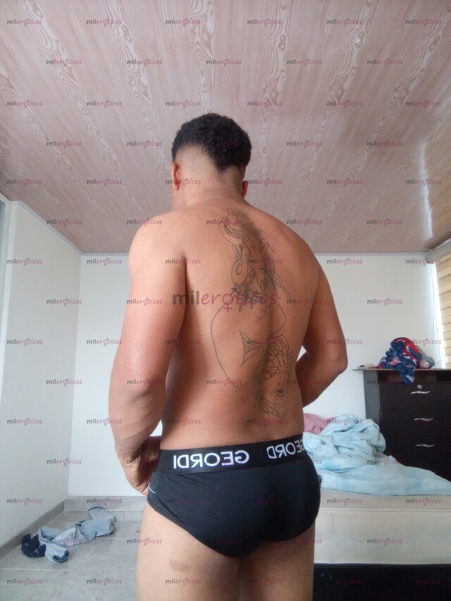 FOTOS DE HOLA SOY ANDRÉS CHICO VENEZOLANO VERGÓN DE 22 AÑOS CALIENTE LECHERO COMPLACIENTE