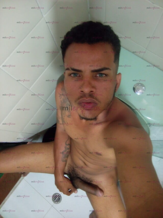 FOTOS DE HOLA SOY ANDRÉS CHICO VENEZOLANO VERGÓN DE 22 AÑOS CALIENTE LECHERO COMPLACIENTE