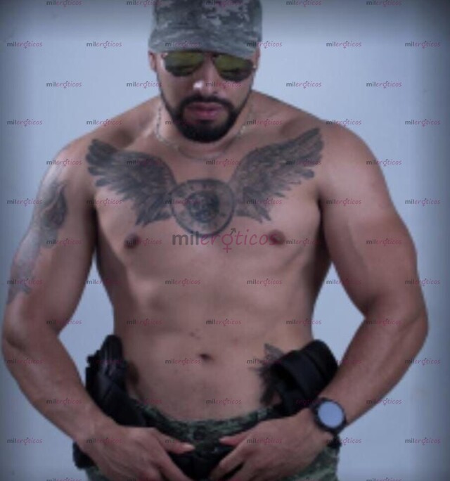 FOTOS DE GUAPO TATUADO Y ALTO DISPONIBLE PARA HACERTE COMPLACER DISFRUTA UN RICO MOMENTO