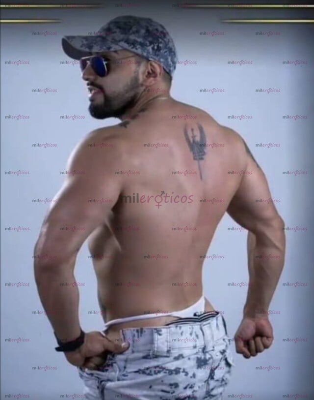 FOTOS DE GUAPO TATUADO Y ALTO DISPONIBLE PARA HACERTE COMPLACER DISFRUTA UN RICO MOMENTO