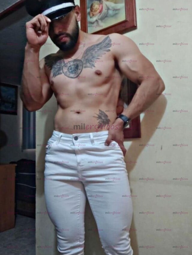 FOTOS DE GUAPO TATUADO Y ALTO DISPONIBLE PARA HACERTE COMPLACER DISFRUTA UN RICO MOMENTO