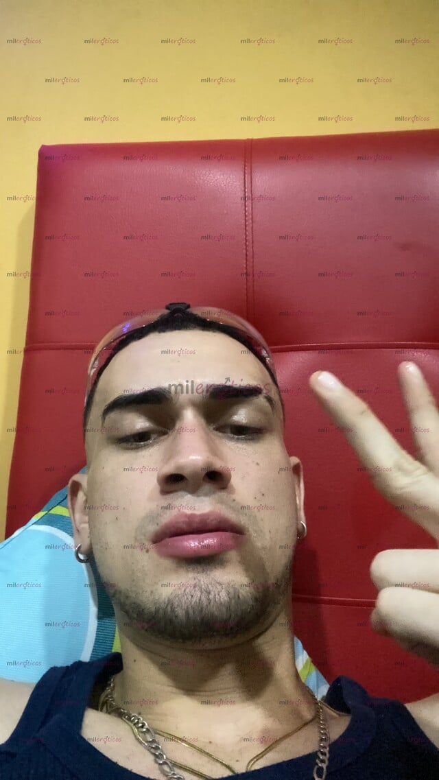 FOTOS DE JOVEN. VERGA PELUDA. DOMINANTE. LECHERO. MORBOSO FETICHISTA.