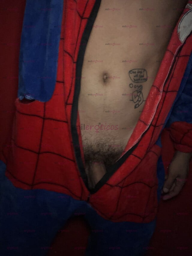 FOTOS DE ACTIVO, FLACO, TATUADO, VERGA CHUECA DOMINANTE. DISPONIBLE SOLO PARA SOLVENTES