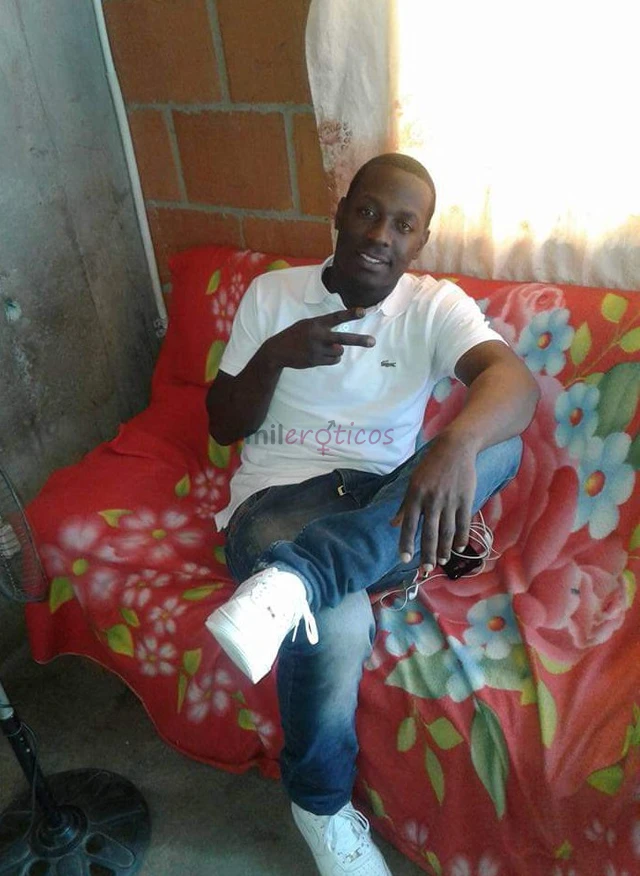 Soy un apasionado en el amor doy sexo con gusto y placer me gusta salir pasarla bien ago compania dentro y fuera de santiago ago masajes eroticos me e...