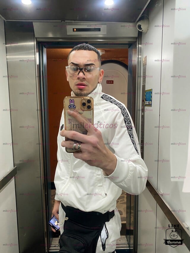 FOTOS DE JOVEN. VERGA PELUDA. DOMINANTE. LECHERO. MORBOSO FETICHISTA.