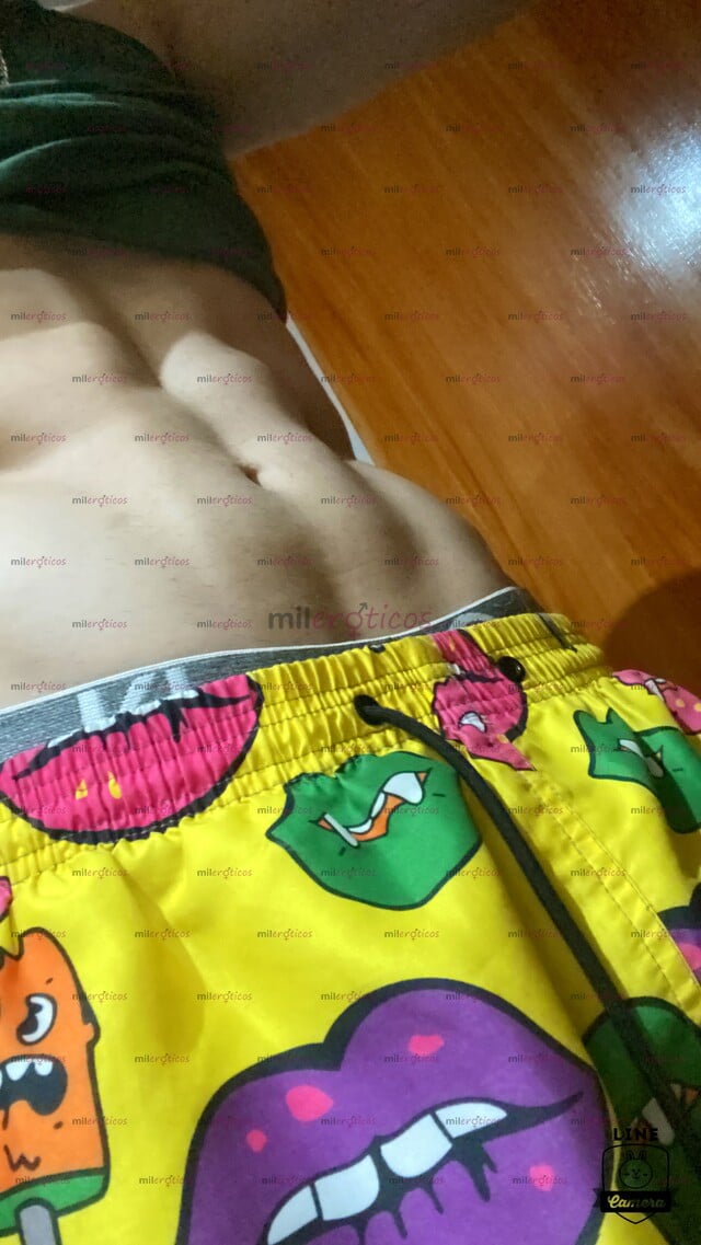 FOTOS DE JOVEN. VERGA PELUDA. DOMINANTE. LECHERO. MORBOSO FETICHISTA.