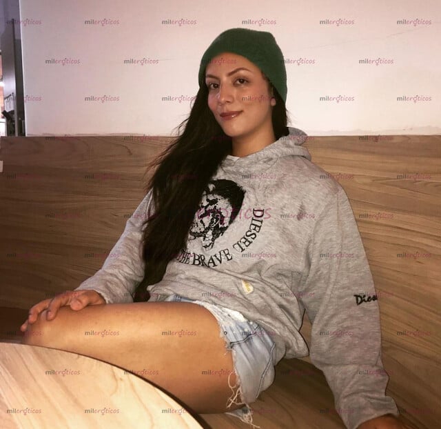 FOTOS DE JOVEN Y HERMOSA MUJER TRANS SIN CIRUGIAS ESPERANDO POR HOMBRES