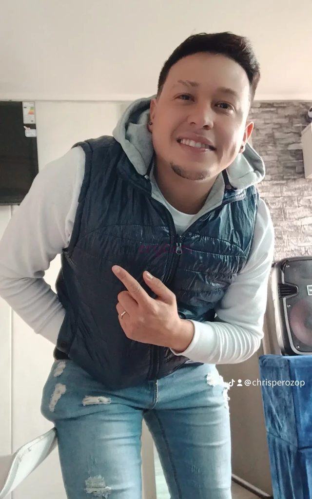 Hola me llamo carlos nuevo en santiago de chile dispuesto a complacerte en todo act caliente llamame no te arrepentiras trios hmh hhtrato de pareja19...