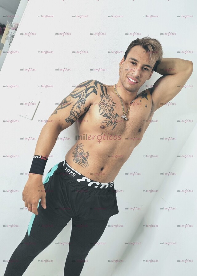 FOTOS DE HOMBRE BIEN DOTADO SÚPER CALIENTE Y MUY RELAJADO PARA COMPLACERTE TODOS TUS FETI