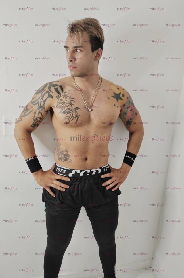 FOTOS DE HOMBRE BIEN DOTADO SÚPER CALIENTE Y MUY RELAJADO PARA COMPLACERTE TODOS TUS FETI