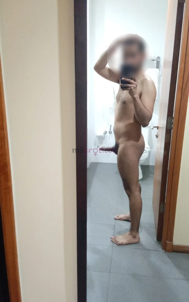 Gigolo chileno de alto nivel dotado carinoso y caliente hablo espanol e ingles 40 000 la hora60 000 dos horas 200 000 la nocheheterosexual solo para m...