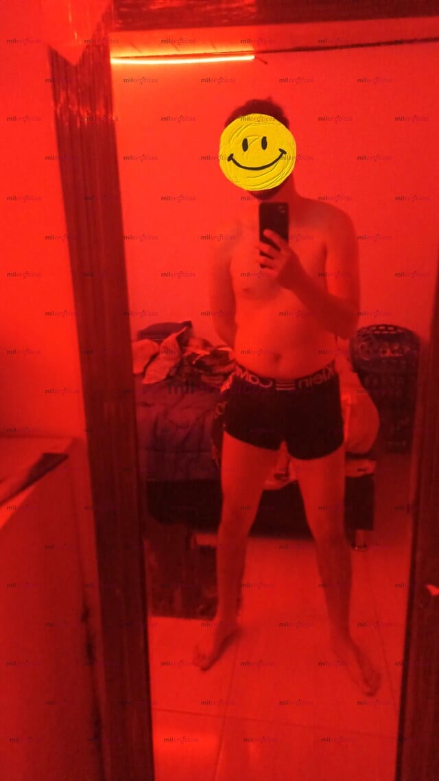 FOTOS DE JOVEN DE 25 AÑOS ADICTO AL SEXO, DISPUESTO A COMPLACERTE EN TODO LO QUE PIDAS