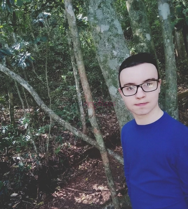 Eu moro sozinho em sapucaia e tenho 25 anos atendo heteros que gostam de receber um boquete no sigilo somente homens de ate 45 anos e que possam ir ao...