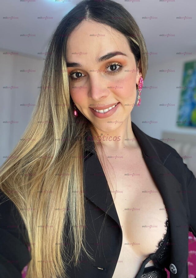 FOTOS DE HERMOSA BARBIE RUBIA TRANS CALIENTE Y DULCE