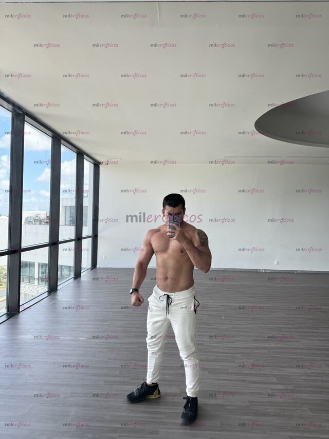 FOTOS DE DEPORTISTA MASAJISTA DISCRETO LISTO PARA CUMPLIR TUS FANTASÍAS