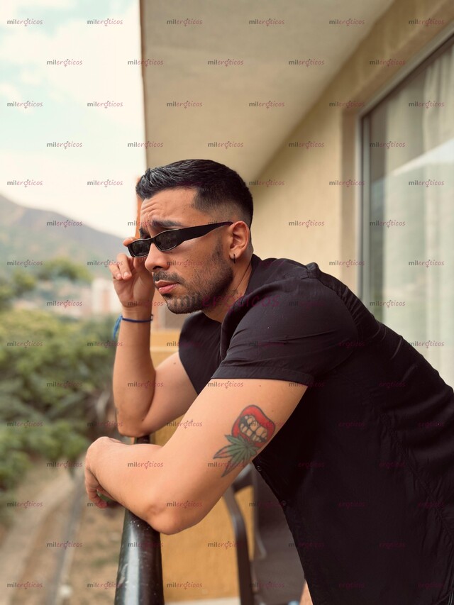 FOTOS DE JOVEN ESBELTO , VELLUDO , COMPLACIENTE , VERGON , VERSATIL