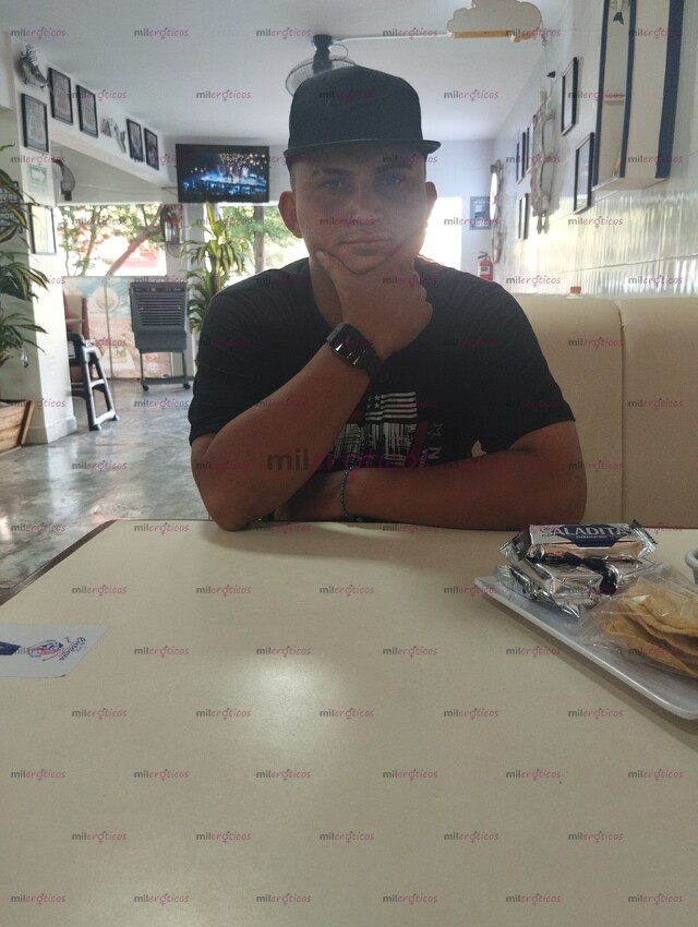 FOTOS DE JÓVEN HONDUREÑO WERO DOTADO MACHO HOMBRE A TUS HORDENES