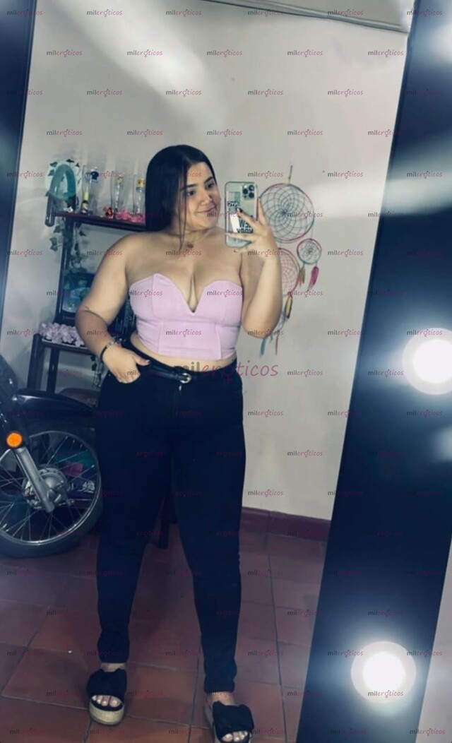 FOTOS DE LINDA CHICA NATURAL MUY SEXI PIEL BLANQUITA CULONA, APRETADITA Y ROSADITA