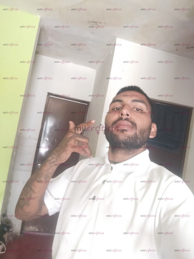 FOTOS DE MORENO, ALTO Y TATUADO CON UNA VRG GRANDE