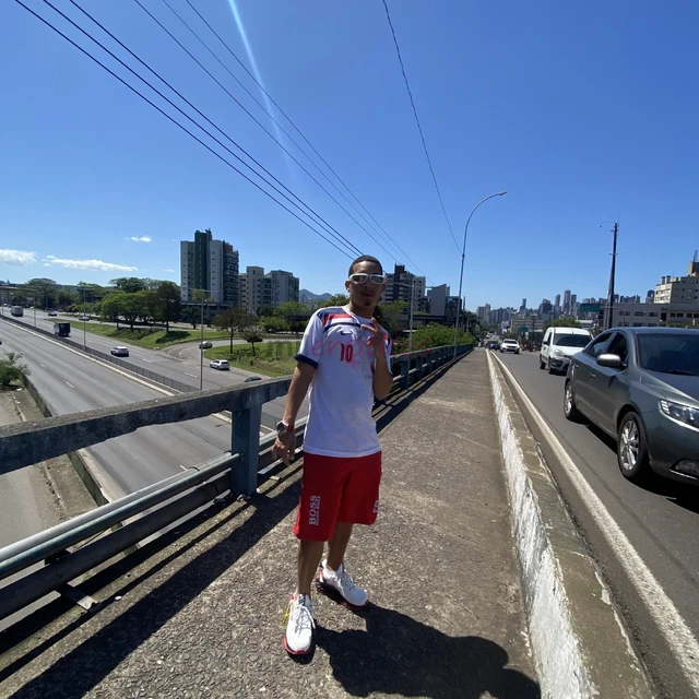 Acompanhante de alto nivelpara momentos de muito tesao putaria e tambem para momentos de carinho e muitos beijos e amassos o sigilo e a discricao sao...