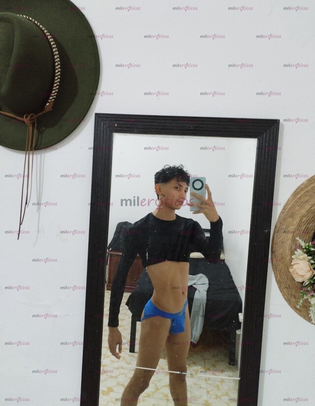 FOTOS DE CHICO GUAPO E UNIVERSITARIO, LISTO PARA COMPLACER TUS FANTASÍAS