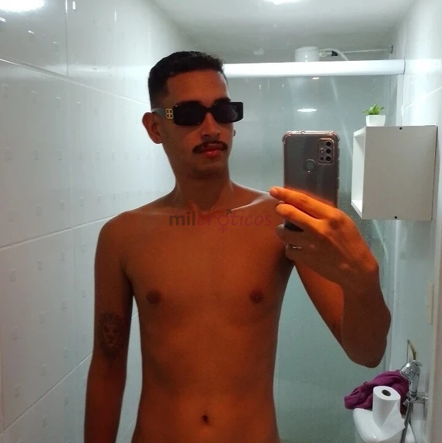 Ola me chamo theo salles tenho 24 anos sou carioca em curta temporada na cidade tenho 1 75 de altura pesando 70 kg e um dot de 20 cm estou aqui para c...