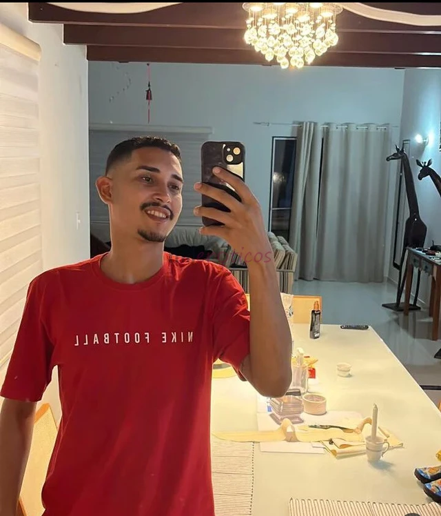 Ola me chamo theo salles tenho 24 anos sou carioca em curta temporada na cidade tenho 1 75 de altura pesando 70 kg e um dot de 20 cm estou aqui para c...