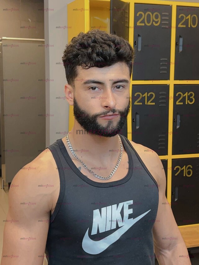 FOTOS DE PASIVO ARRECHO, BUEN CUERPO Y NALGA GRANDE CON GANAS DE VERGA