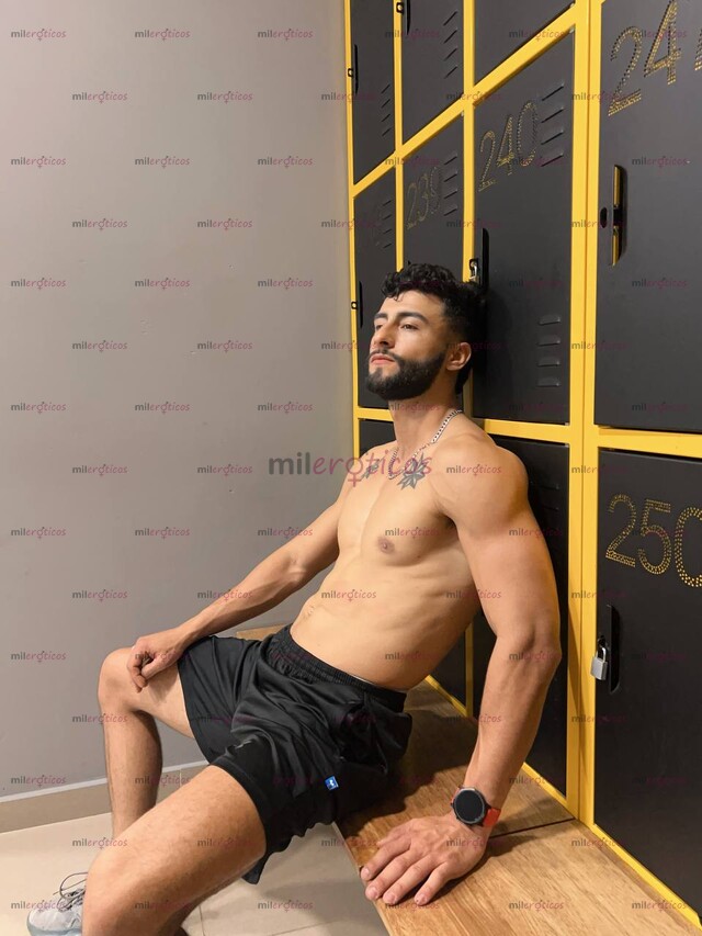 FOTOS DE PASIVO ARRECHO, BUEN CUERPO Y NALGA GRANDE CON GANAS DE VERGA