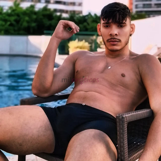 Sou muito simpatico educado vaidoso gosto de pratica esporte fisico gosto de apreciar uma boa musica tomar um bom vinho e sempre conhecer novas pessoa...