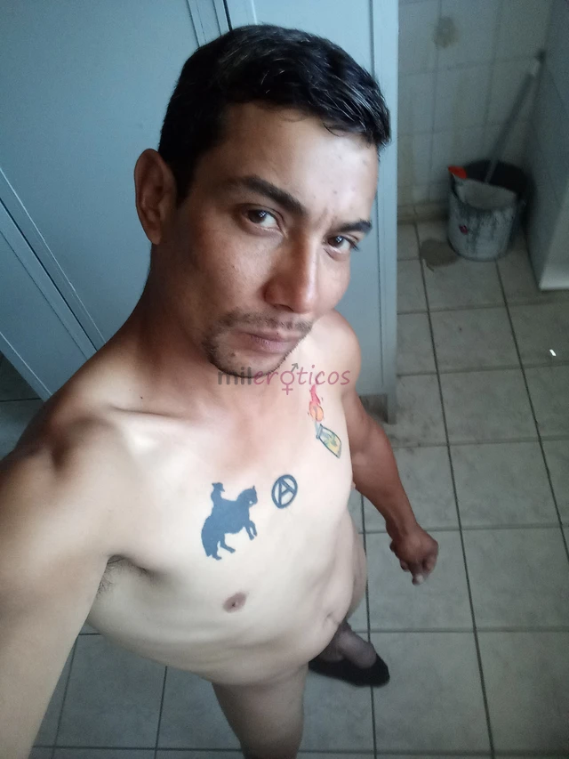 Gigolo complaciente bien dotado y cumplidor cuerpo atletico ardiente educado y discreto atiendo en todo el gran santiago 24 7 disponible trato de polo...