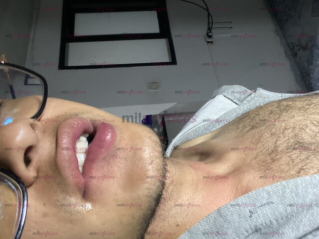 FOTOS DE JÓVEN ESTUDIANTE SERIO, ATLÉTICO, ROMANTICO