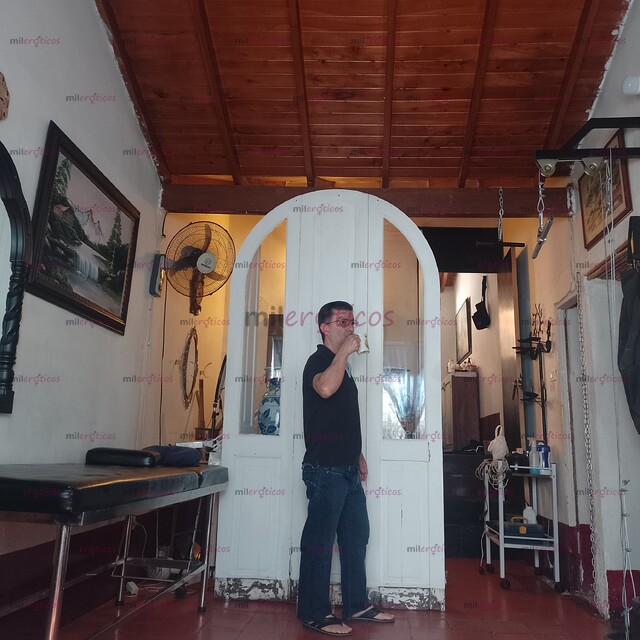 FOTOS DE MASAJISTA PROFESIONAL PASIVO VARONIL 60 AÑOS OFREZCO SERVICIO PERSONAL EN MEDELL