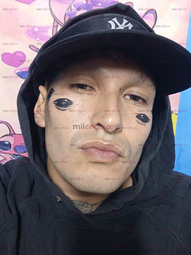 FOTOS DE JOVEN VERGON TATUADO, VERSATIL Y DOMINANTE.