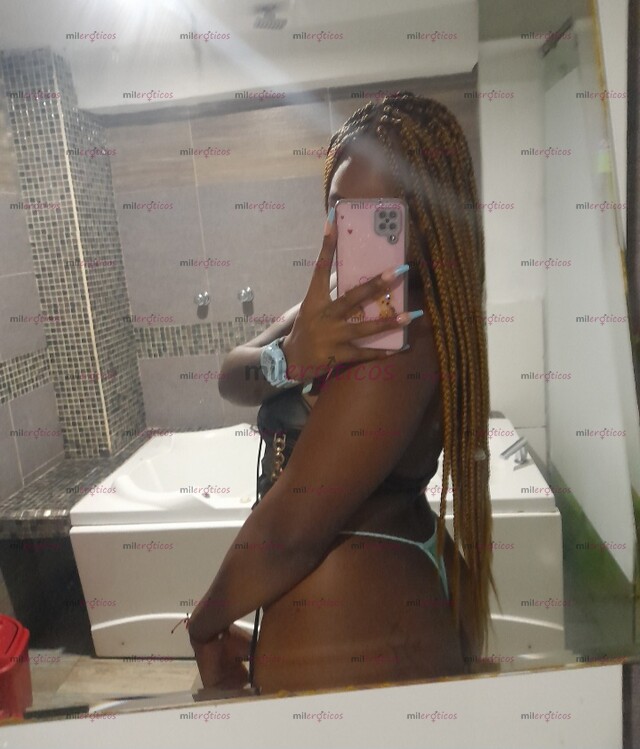 FOTOS DE DIVIÉRTETE CON UNA MORENA MUY SEXY Y DEMASIADO COMPLACIENTE