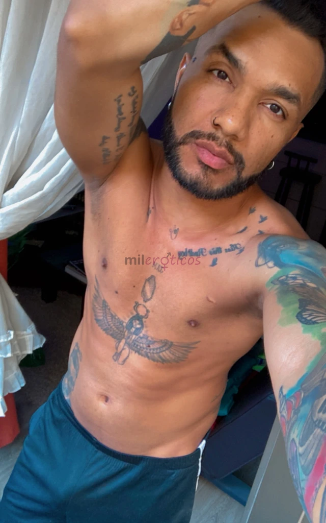 Aca chico morboso activo con lugar cumplo todo tipo de fantasias soy bisexual activo vergon con lugar morboso y si quieres saber mas preguntame puedes...