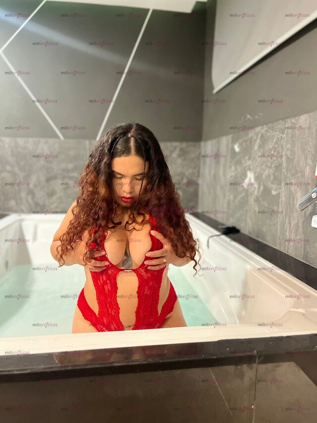 FOTOS DE SOY UNA CHICA CURLY CON PIERNAS GRANDES CON TETAS GRANDES MUY PLACENTERA.