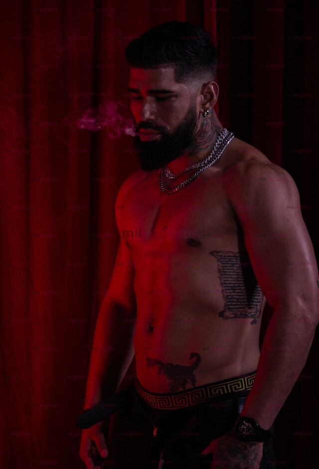 FOTOS DE MORENO LECHERO CON GANAS SEXO MUJERES ESTOY LISTO PARA DARLES VERGA