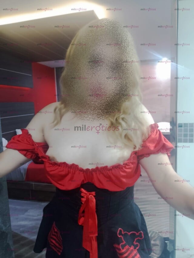 FOTOS DE GUAPA RUBIA DE PIEL CLARA,HIGIÉNICA, OLIENDO SÚPER RICO