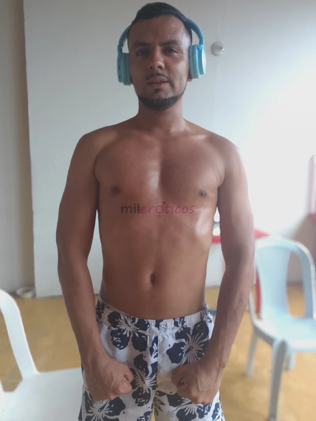 Aberto a todas as propostas gostoso e gosto de experimentar meu membro mede 19 cm faco domicilio nao peco dinheiro adiantado aberto a todas as propost...