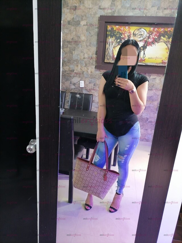 FOTOS DE VANIA SEXY ELEGANTE CACHONDA Y MUY ATREVIDA