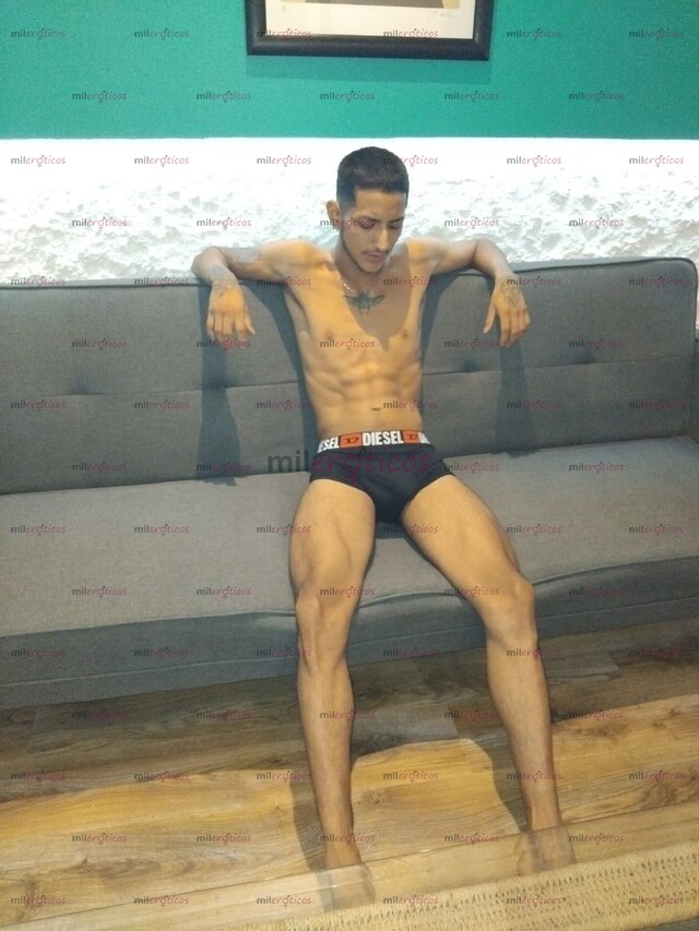 FOTOS DE LATINO XL, MORENO, VELLUDO, 21 CM DE VERGA