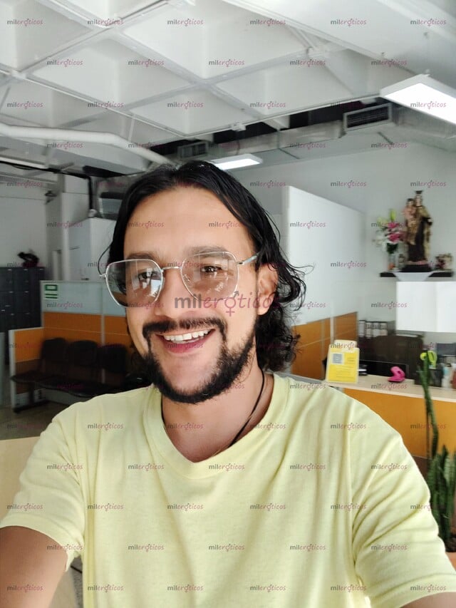 FOTOS DE HOLA SOY ALEGRE CONTROVERTIDO AMABLE CABALLEROSO VIVO LA VIDA FELIZ